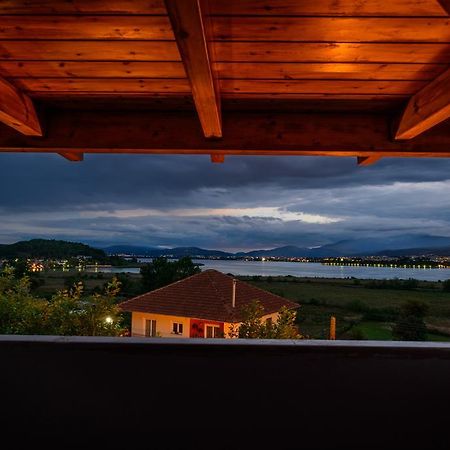 O Fotis Studios & Apartments Янина Екстериор снимка