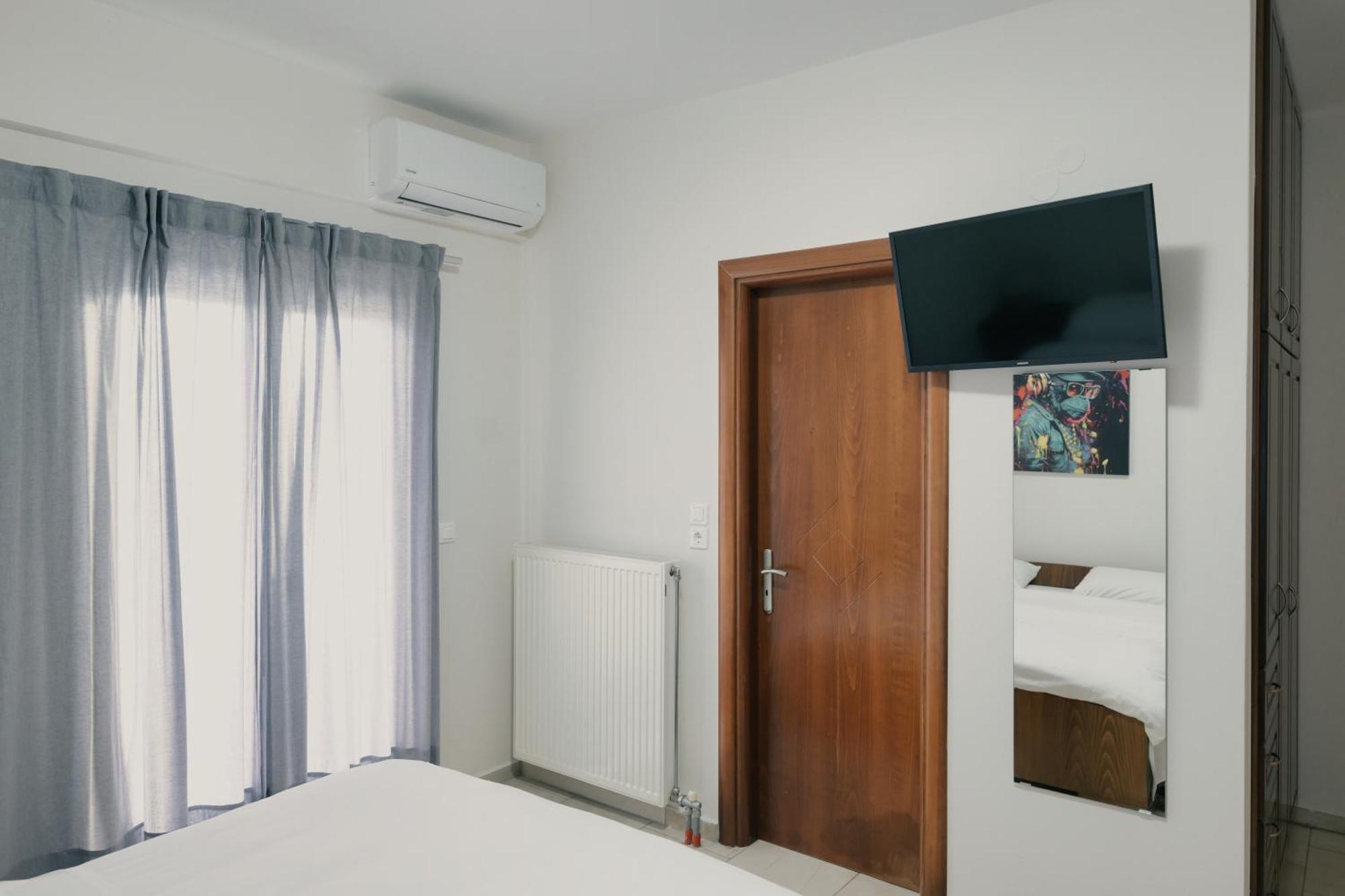 O Fotis Studios & Apartments Янина Екстериор снимка
