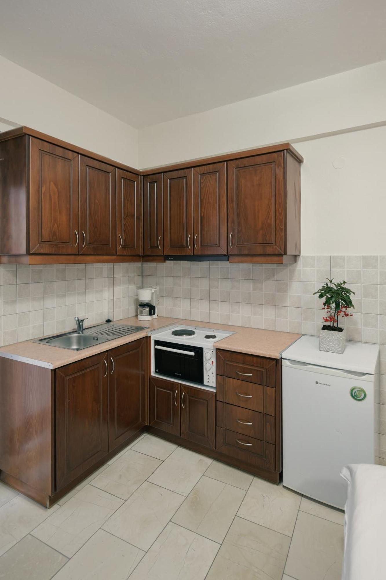 O Fotis Studios & Apartments Янина Екстериор снимка