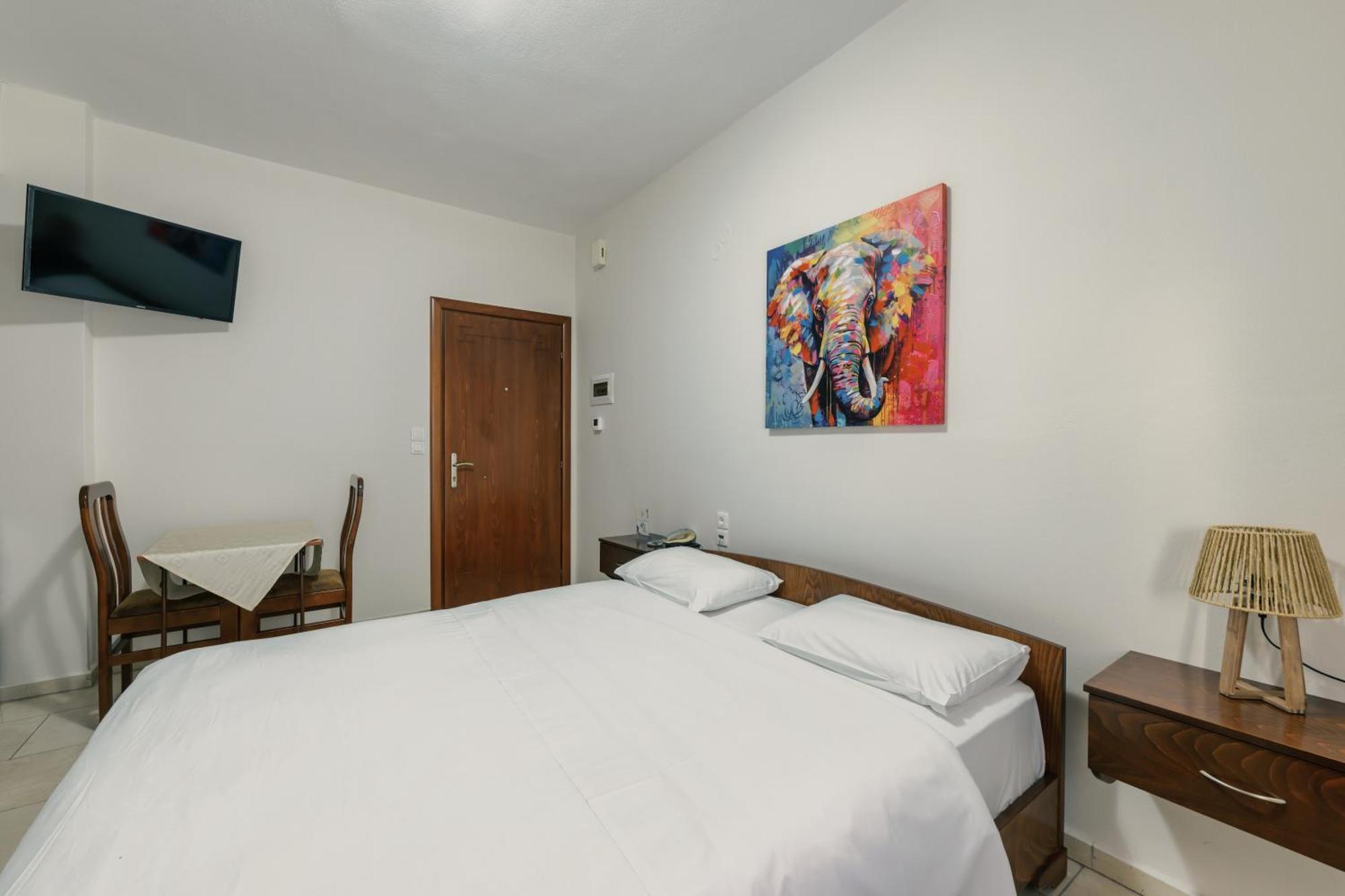 O Fotis Studios & Apartments Янина Екстериор снимка