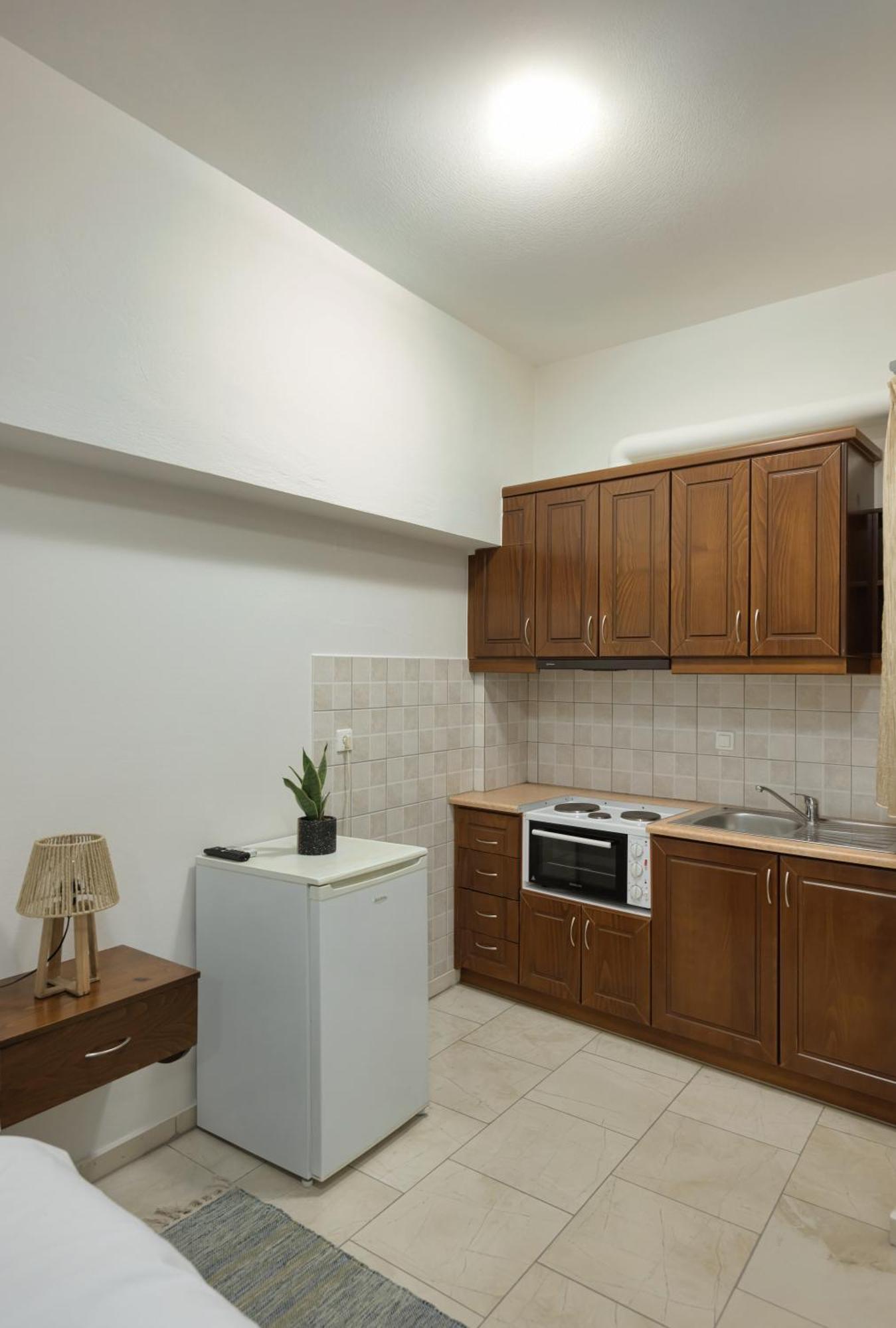 O Fotis Studios & Apartments Янина Екстериор снимка